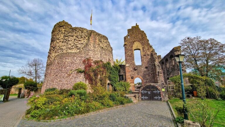 Burg Dreieichenhain: A Medieval Imperial Hunting Castle in Germany