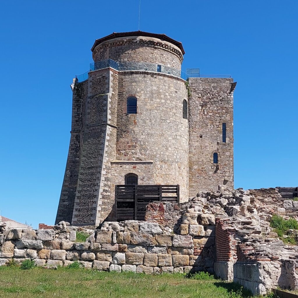 Castillo de los Duques de Alba: Historic Castle and Cultural Landmark in Alba de Tormes, Spain 6 Castillo de los Duques de Alba