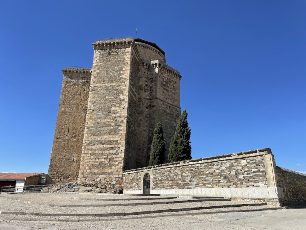 Castillo de los Duques de Alba: Historic Castle and Cultural Landmark in Alba de Tormes, Spain 7 Castillo de los Duques de Alba