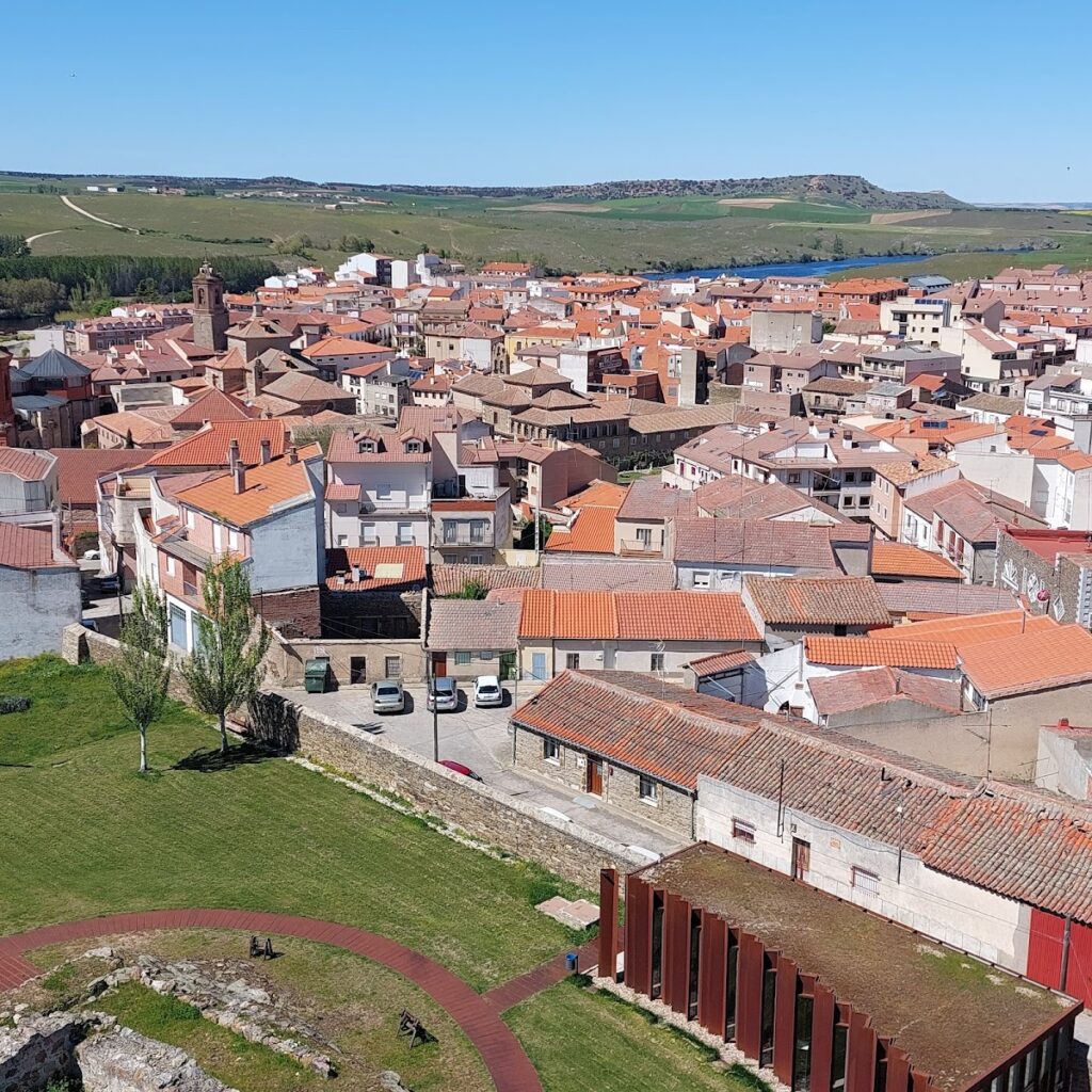 Castillo de los Duques de Alba: Historic Castle and Cultural Landmark in Alba de Tormes, Spain 8 Castillo de los Duques de Alba
