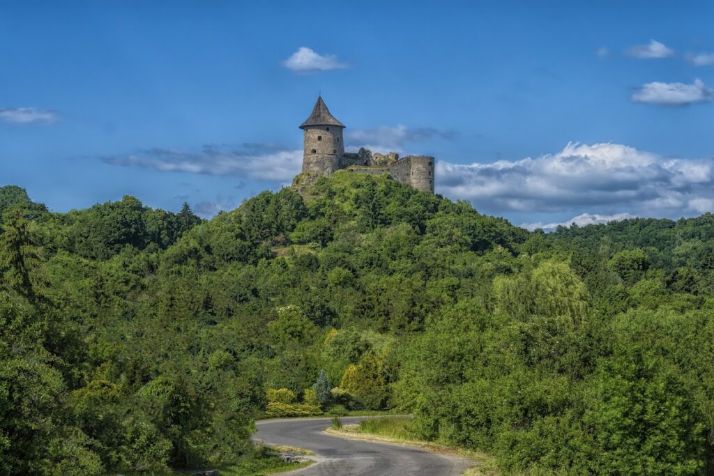 Šomoška Castle: A Medieval Fortress in Slovakia 8 Šomoška Castle