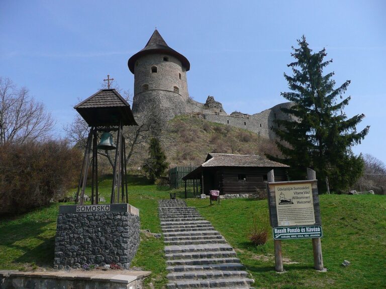Šomoška Castle: A Medieval Border Fortress in Slovakia