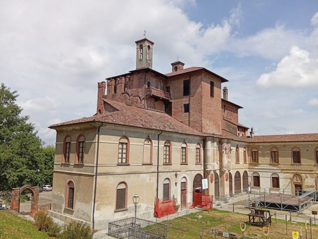 San Colombano Castle: A Medieval Fortified Enclosure in Italy 2 San Colombano Castle