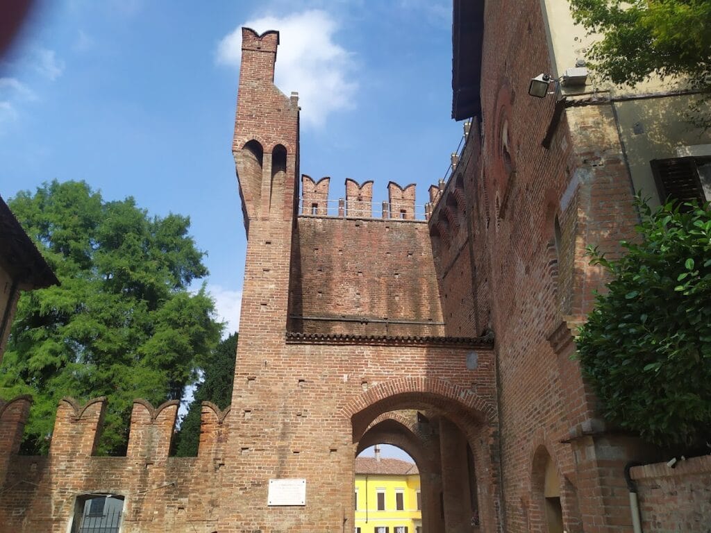 San Colombano Castle: A Medieval Fortified Enclosure in Italy 4 San Colombano Castle