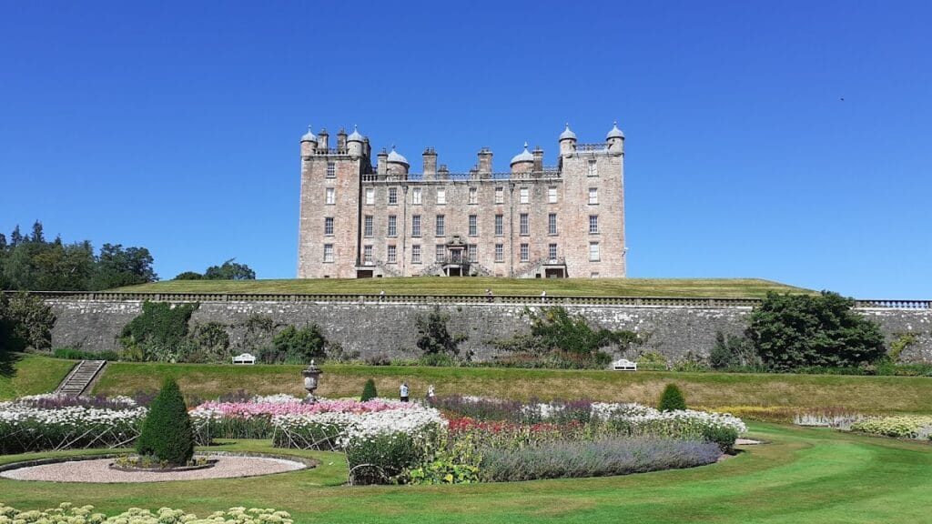 Drumlanrig Castle: A Renaissance Castle and Estate Residence 2 Drumlanrig Castle