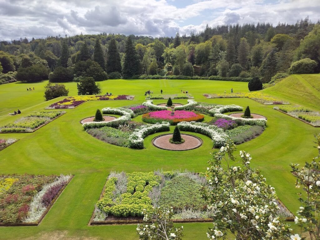 Drumlanrig Castle: A Renaissance Castle and Estate Residence 3 Drumlanrig Castle