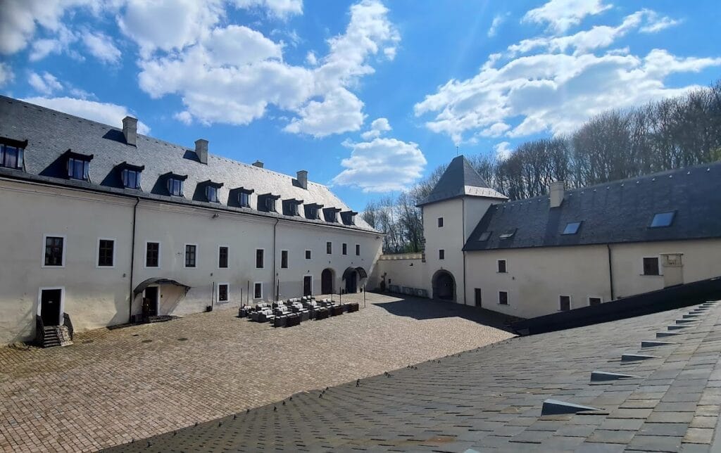 Castle Vígľaš: A Royal Hunting Residence and Fortress in Slovakia 1 Castle Viglas