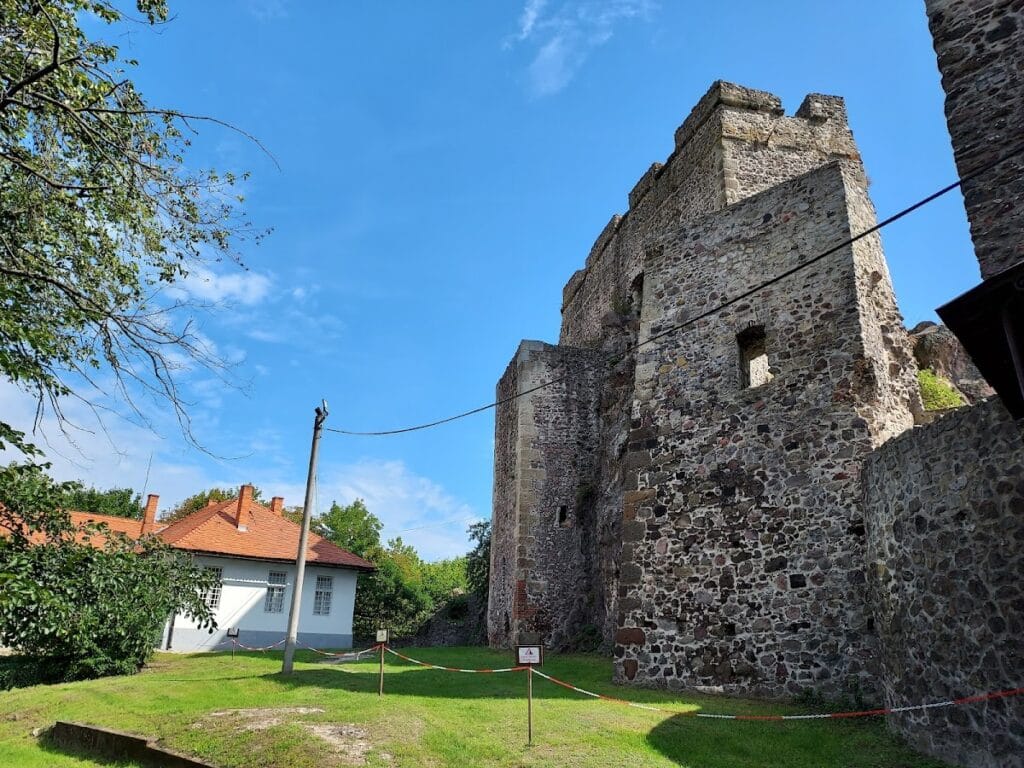 Levice Castle: A Medieval Fortress in Slovakia 3 Levice Castle