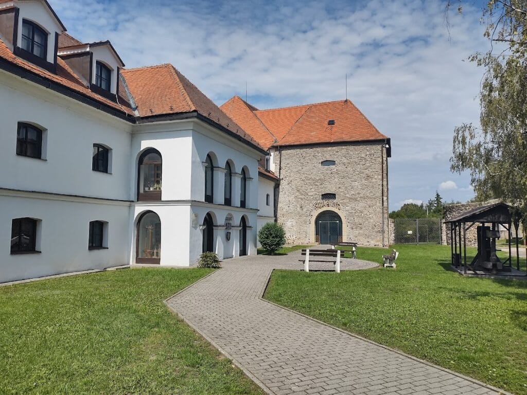 Levice Castle: A Medieval Fortress in Slovakia 5 Levice Castle