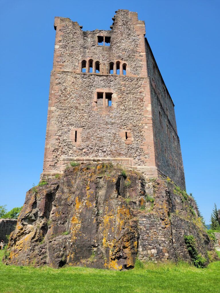 Hohengeroldseck Castle: A Medieval Fortress in Seelbach, Germany