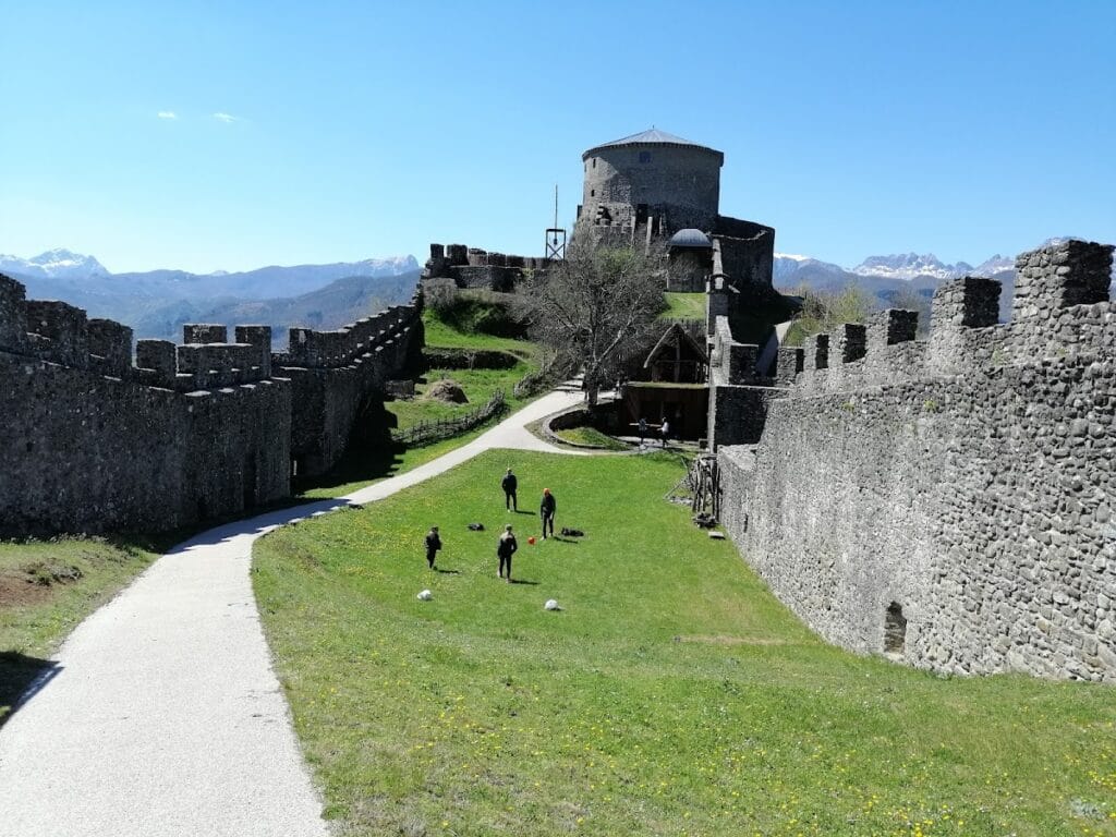 Verrucole Castle: A Historic Fortress in San Romano, Italy 8 Verrucole Castle