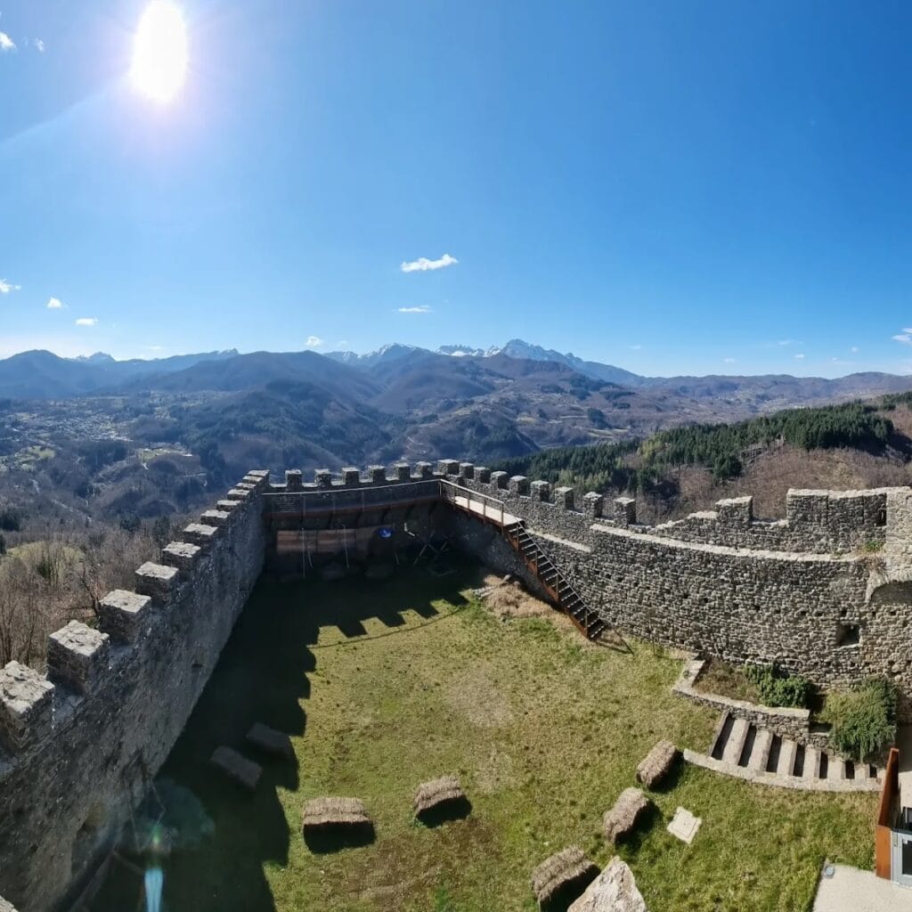 Verrucole Castle: A Historic Fortress in San Romano, Italy 10 Verrucole Castle