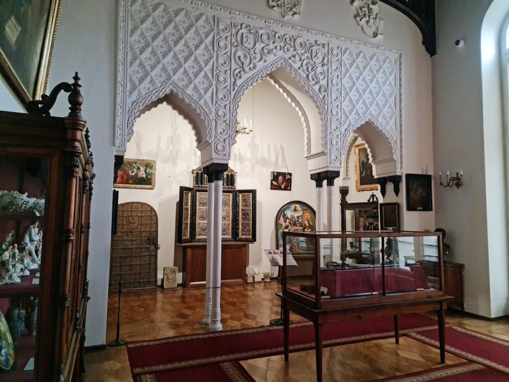 Kórnik Castle: A Historic Residence and Library in Poland 2 Kórnik Castle
