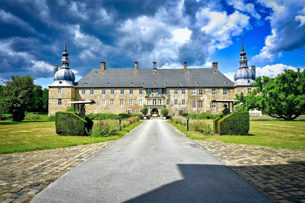 Schloss Lembeck: A Baroque Moated Castle in Germany 2 Schloss Lembeck