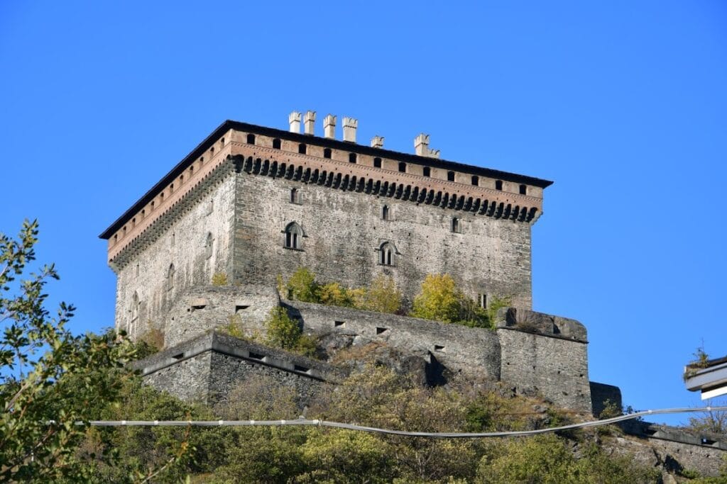 Verrès Castle: A Gothic Monobloc Fortress in Italy 1 Verrès Castle