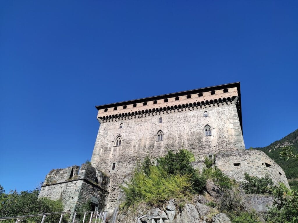 Verrès Castle: A Gothic Monobloc Fortress in Italy 4 Verrès Castle