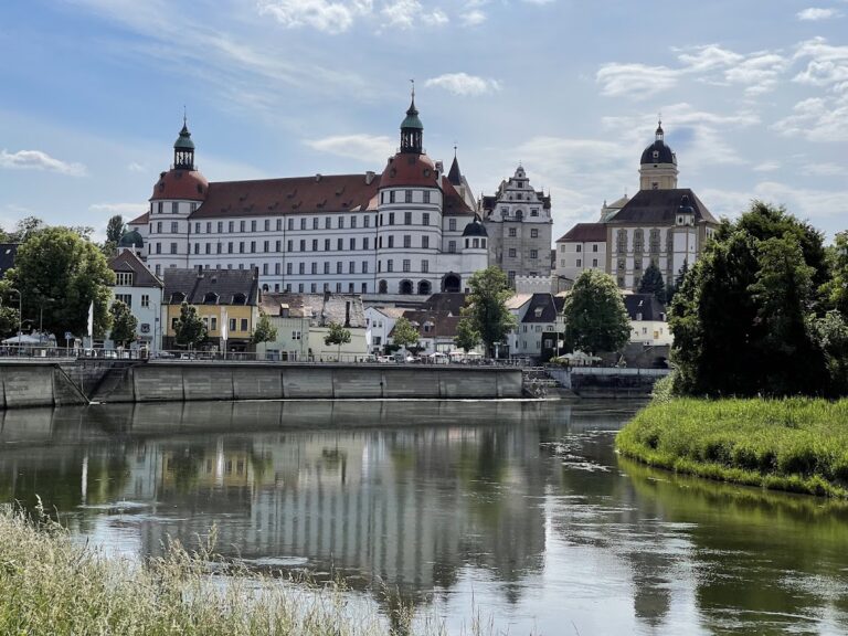 Schloss Neuburg: A Historic Castle in Neuburg an der Donau, Germany