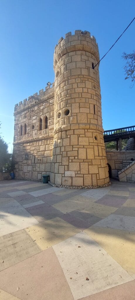 Moussa Castle: A Twentieth-Century Castle in Lebanon 1 Moussa Castle