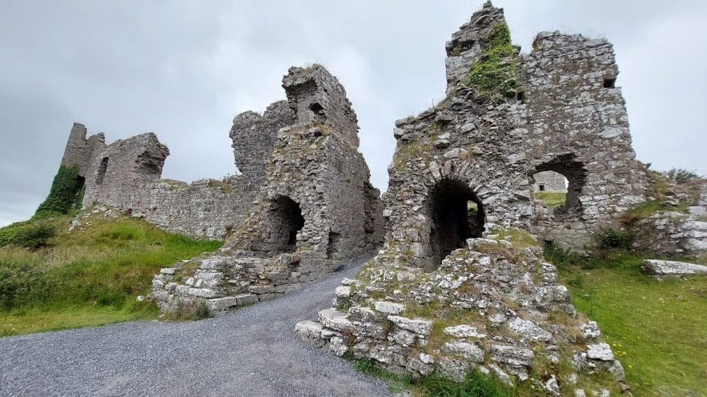 Rock of Dunamase: A Hiberno-Norman Castle in Ireland 1 Rock of Dunamase