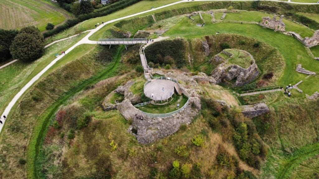 Sandal Castle: A Medieval Fortress at Wakefield 1 Sandal Castle