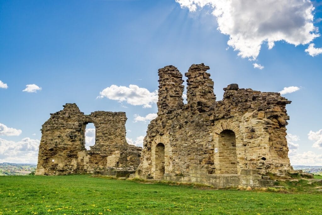 Sandal Castle: A Medieval Fortress at Wakefield 2 Sandal Castle