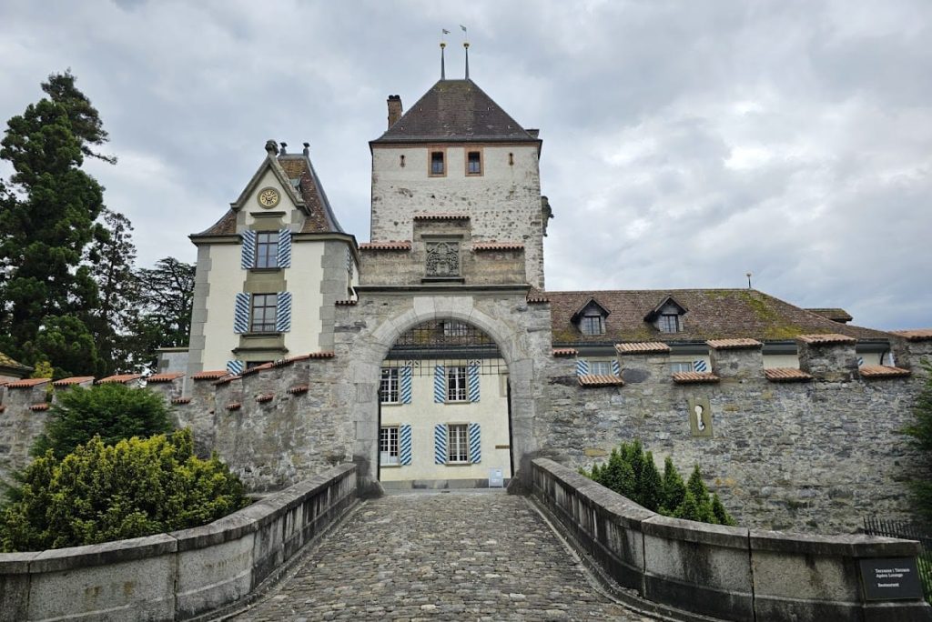 Oberhofen Castle: A Medieval Lakeside Castle in Switzerland 4 Oberhofen Castle