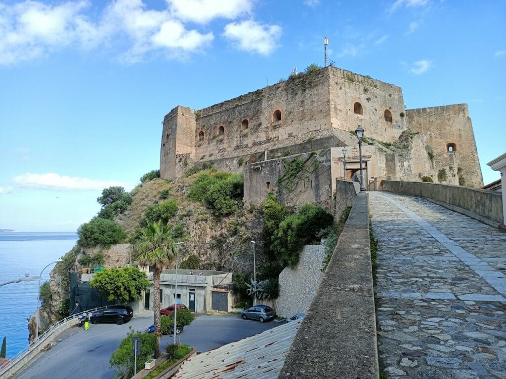Castello Ruffo di Scilla: A Historic Fortress on the Strait of Messina 1 Castello Ruffo di Scilla