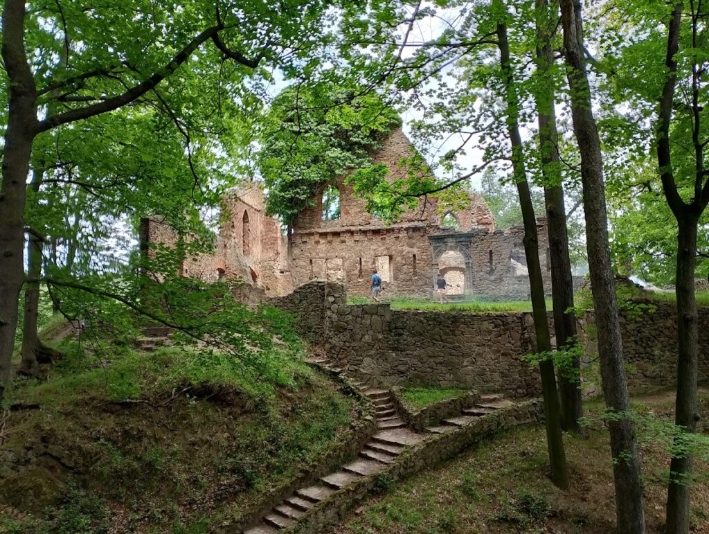 Stary Książ Castle: A Historic Medieval Fortress in Wałbrzych, Poland 8 Stary Książ Castle