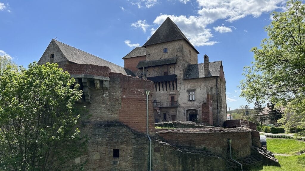 Simontornya Castle: A Medieval Fortress and Renaissance Residence in Hungary 1 Simontornya Castle