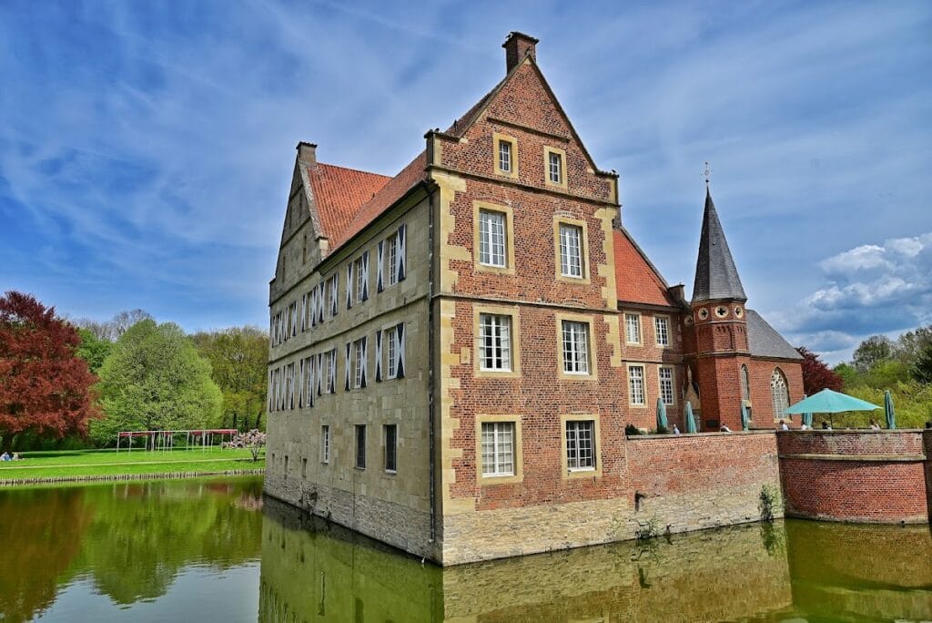 Burg Hülshoff: A Renaissance Moated Castle in Germany 1 Burg Hülshoff