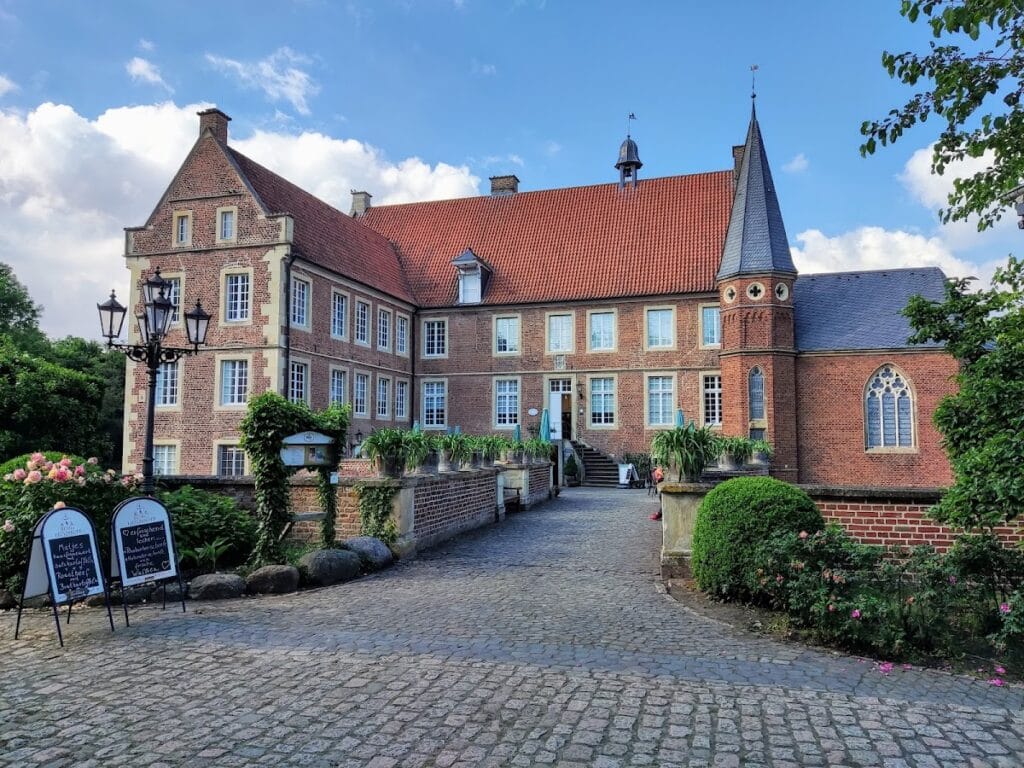 Burg Hülshoff: A Renaissance Moated Castle in Germany 2 Burg Hülshoff