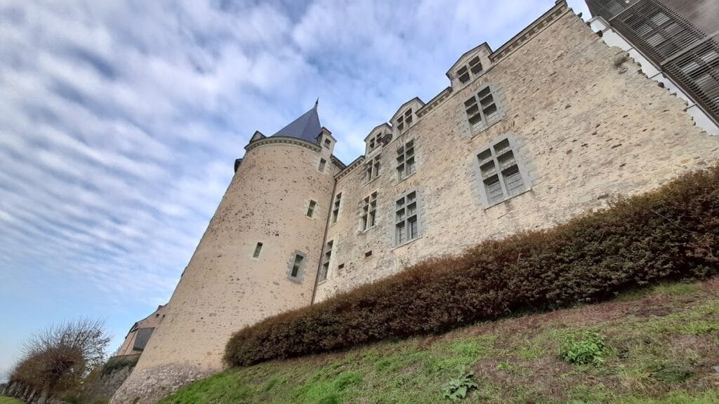 Sainte-Suzanne Castle: A Fortified Castle in France 1 Château de Sainte-Suzanne
