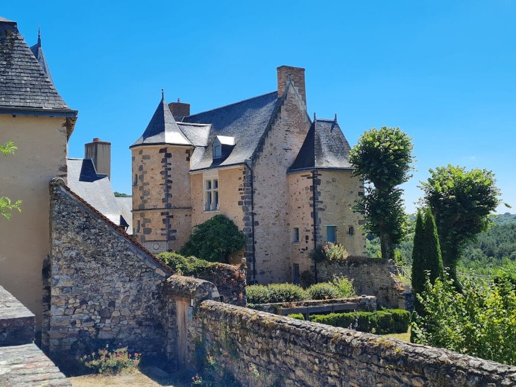 Sainte-Suzanne Castle: A Fortified Castle in France 2 Château de Sainte-Suzanne