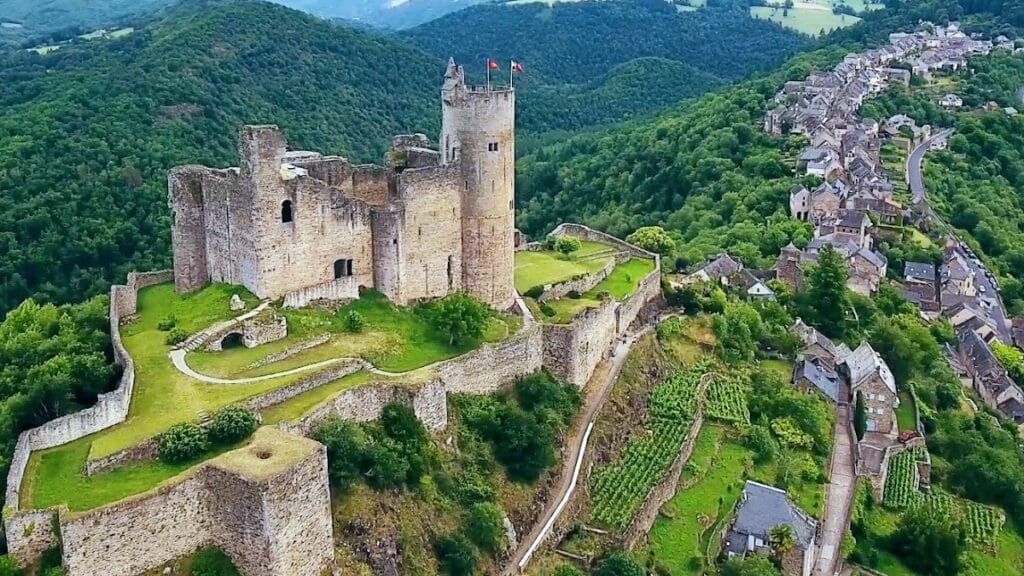 Château de Najac: A Medieval Fortress in France 1 Château de Najac