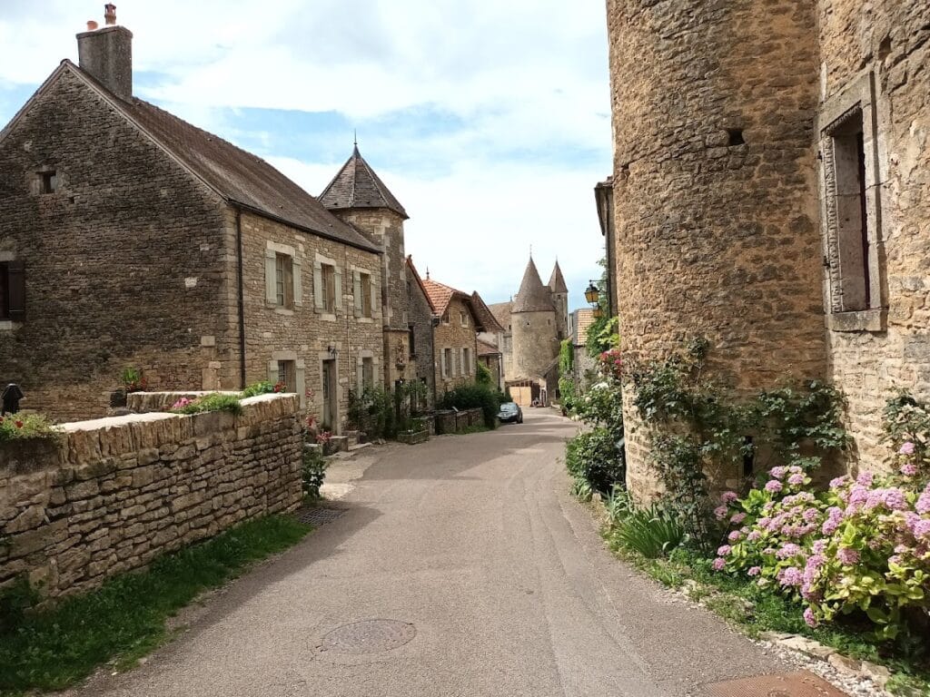 Château de Châteauneuf: A Late-Medieval Burgundian Fortress in France 2 Château de Châteauneuf