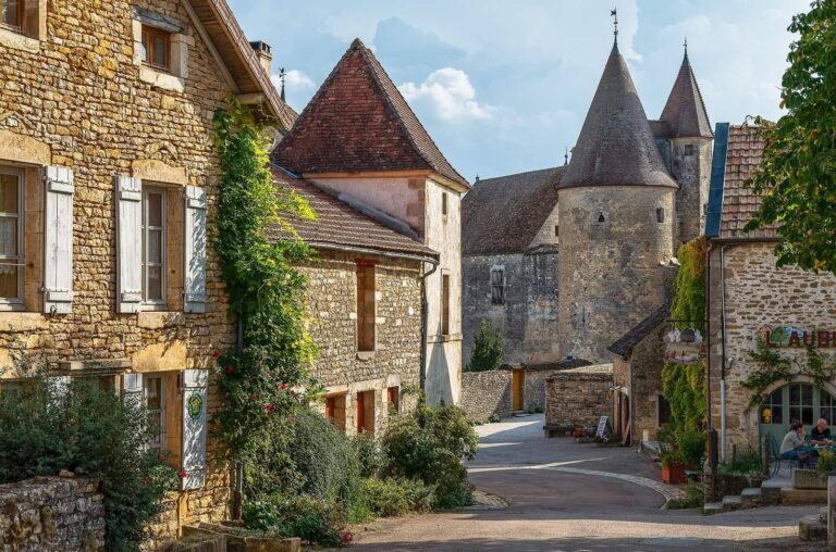 Château de Châteauneuf: A Late-Medieval Burgundian Fortress in France