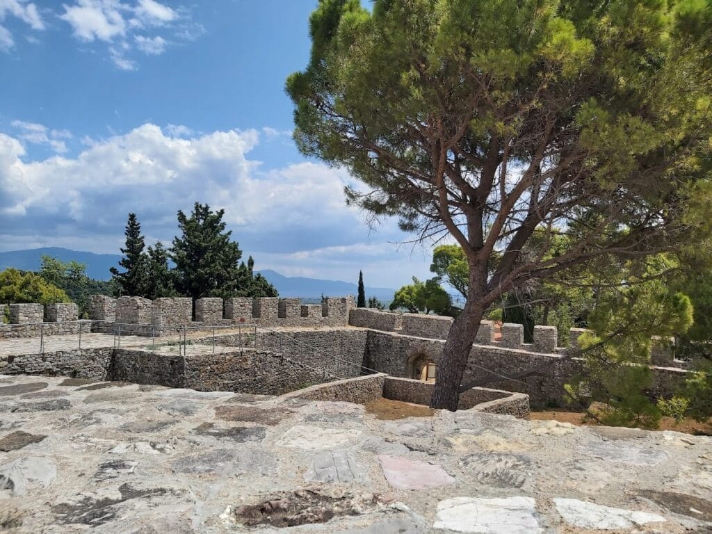 Nafpaktos Castle: A Byzantine, Venetian, and Ottoman Fortress in Greece 2 Nafpaktos Castle