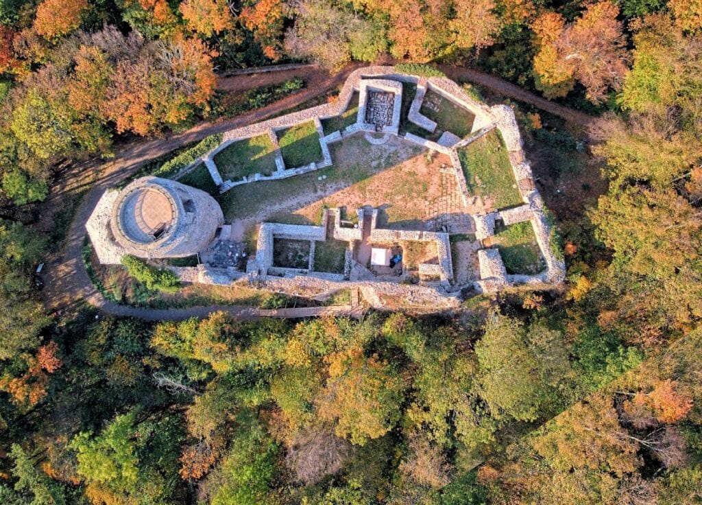 Wleń Castle: A Romanesque Fortress in Poland 1 Wleń Castle