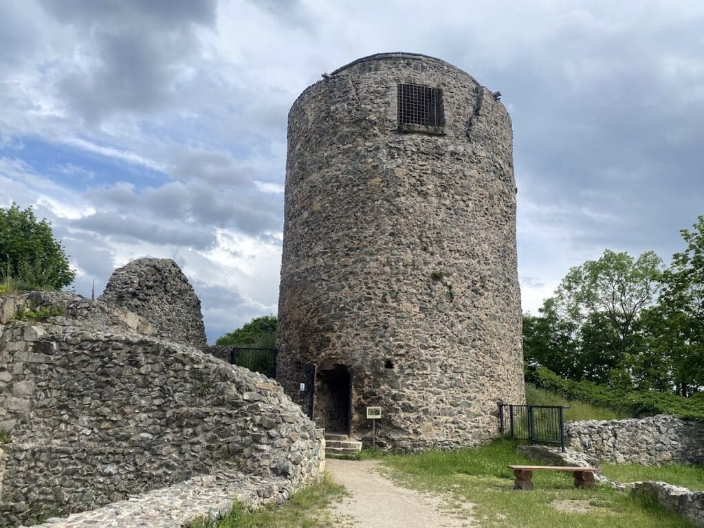 Wleń Castle: A Romanesque Fortress in Poland 3 Wleń Castle