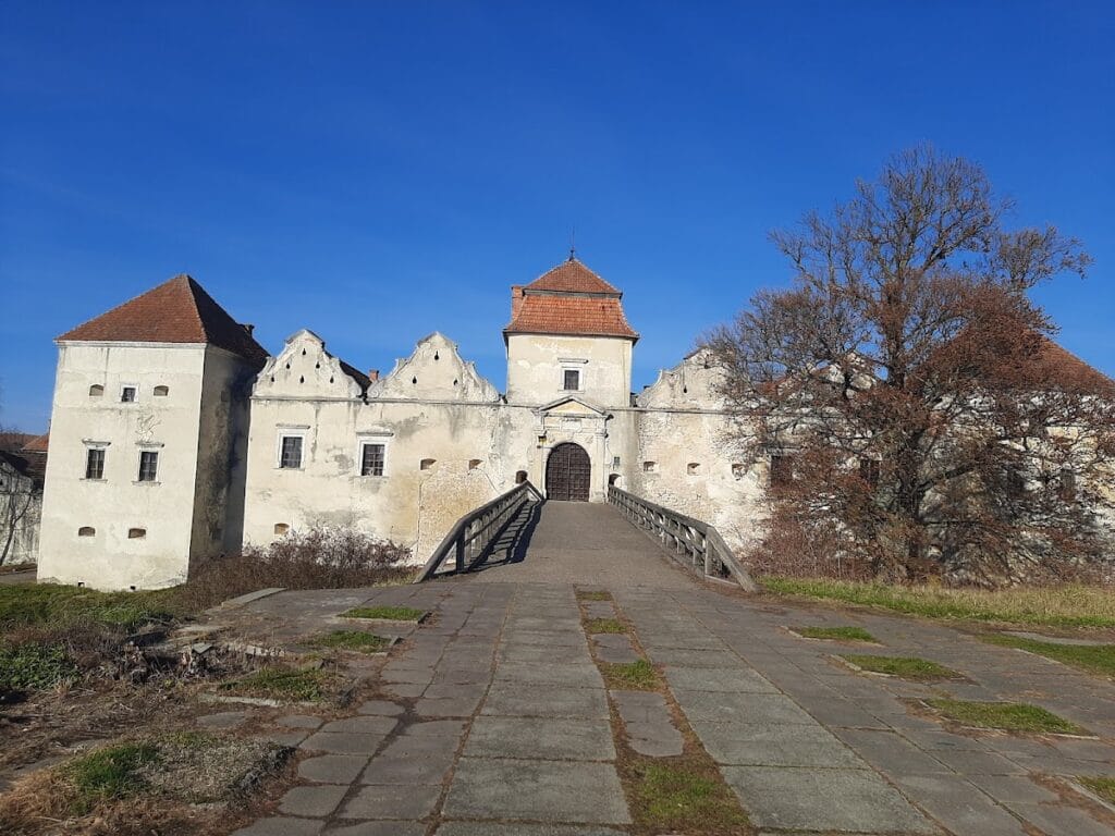 Svirzh Castle: A Fortified Residence in Ukraine 2 Svirzh Castle