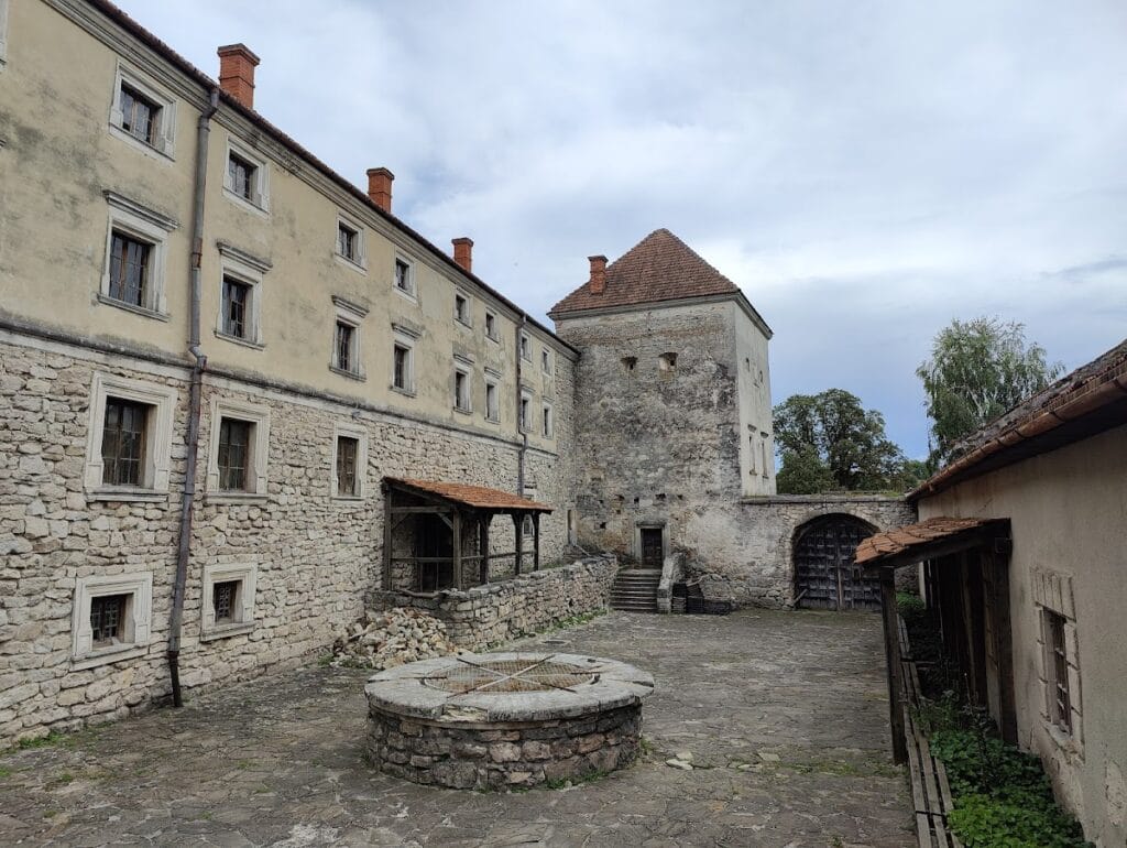 Svirzh Castle: A Fortified Residence in Ukraine 4 Svirzh Castle