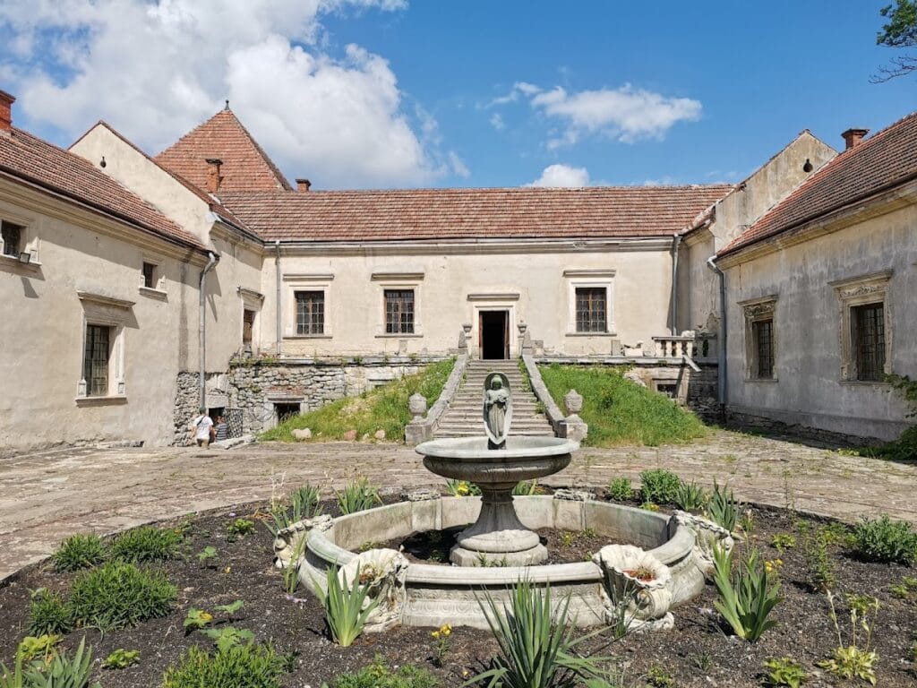 Svirzh Castle: A Fortified Residence in Ukraine 5 Svirzh Castle