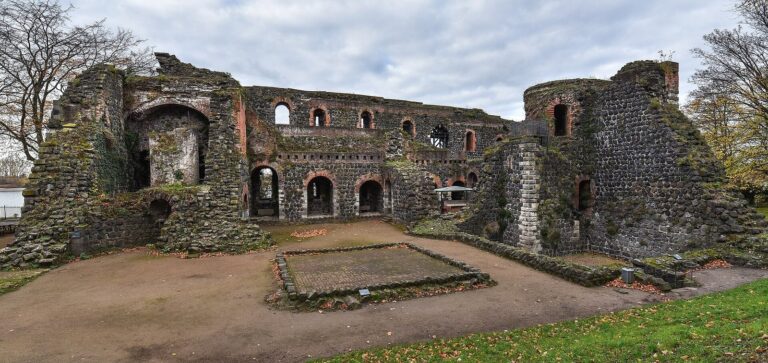 Kaiserpfalz Kaiserswerth: An Imperial Palace and Fortress in Düsseldorf