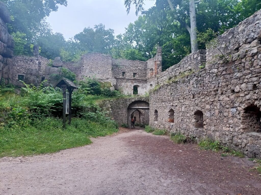 Castle Bolczów: A Medieval Fortress in Poland 1 Castle Bolczów