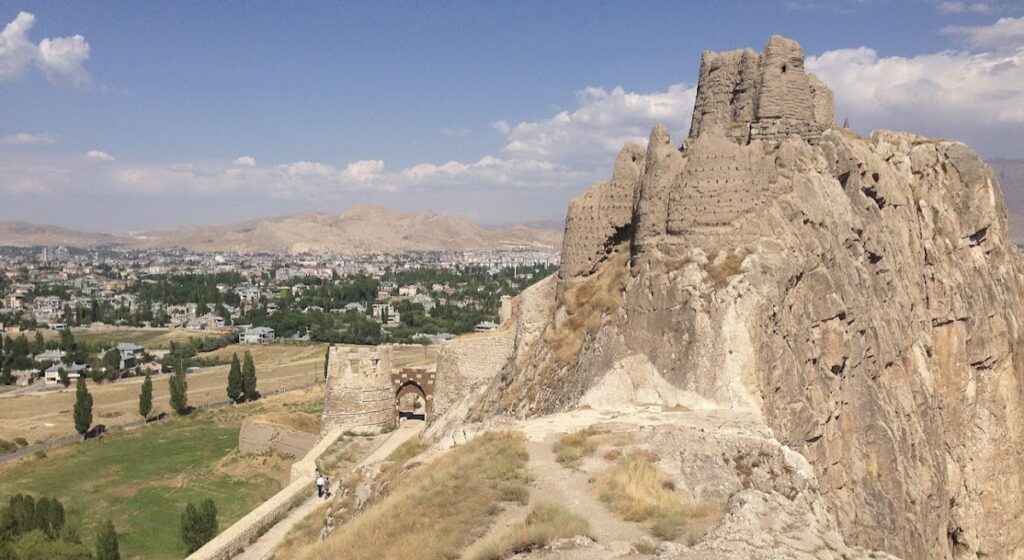 Van Fortress: An Ancient Stronghold in Turkey 6 Van Fortress