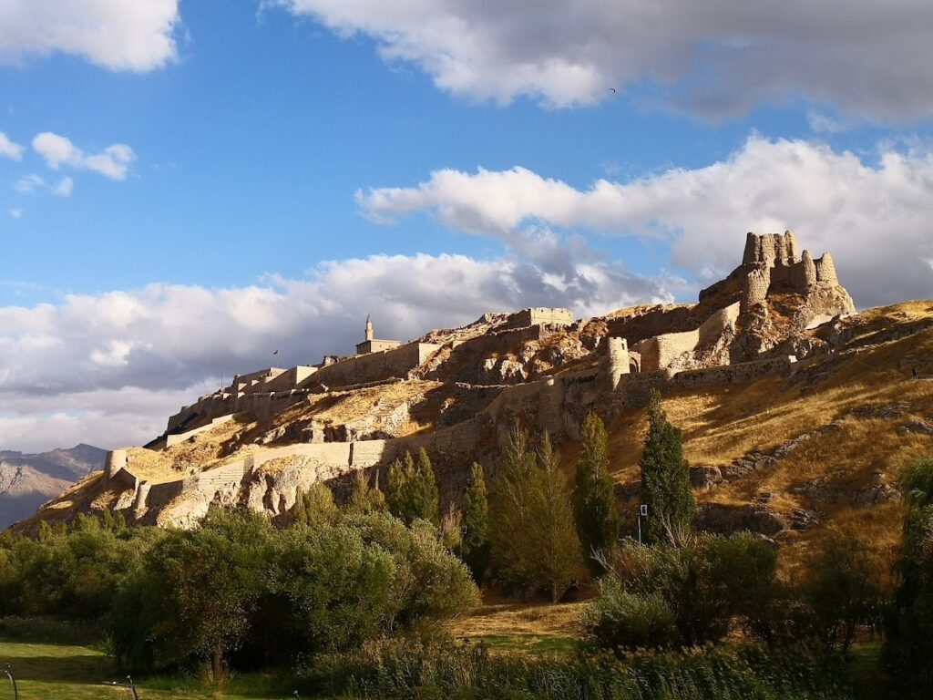 Van Fortress: An Ancient Stronghold in Turkey 7 Van Fortress