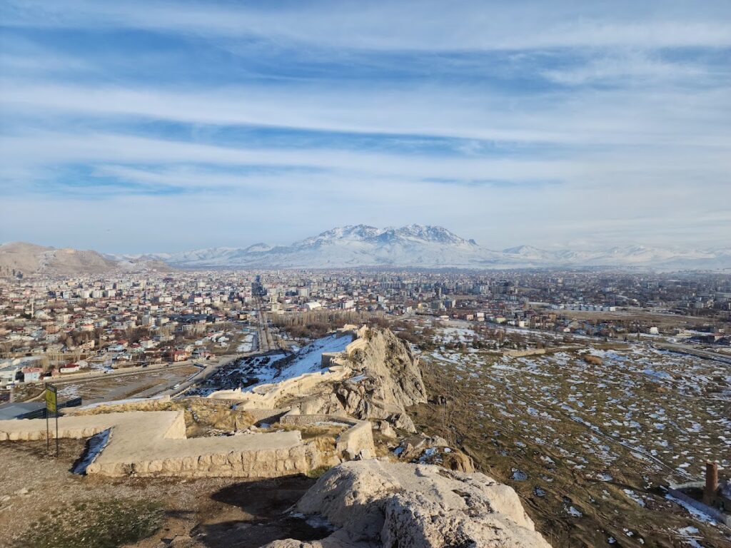 Van Fortress: An Ancient Stronghold in Turkey 9 Van Fortress