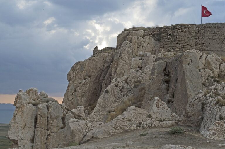 Van Fortress: Urartian Citadel Overlooking Tushpa