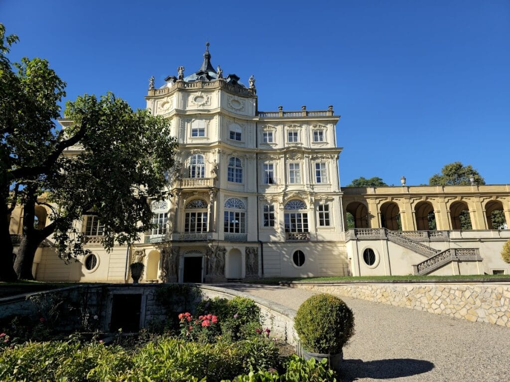 Ploskovice Castle: A Baroque Aristocratic Residence in Czechia 1 Ploskovice Castle
