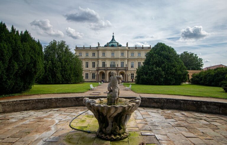 Ploskovice Castle: A Baroque Aristocratic Residence in Czechia